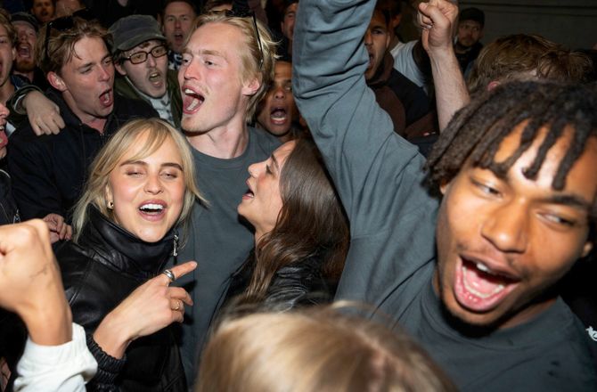 3F Superliga -AGF mødt af vilde fans: Det er fuldstændig fantastisk