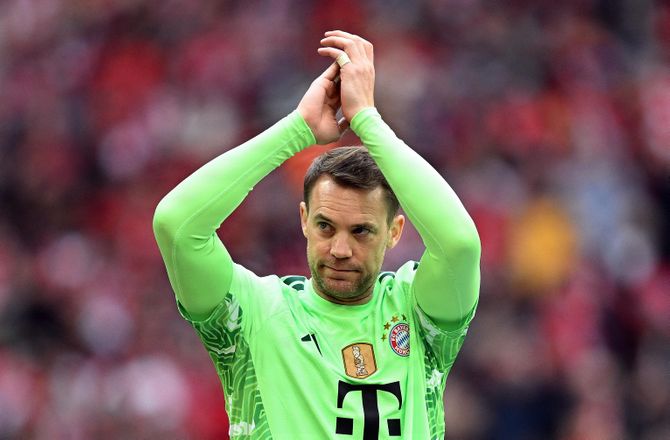 Bundesliga -Neuer varsler karrierestop