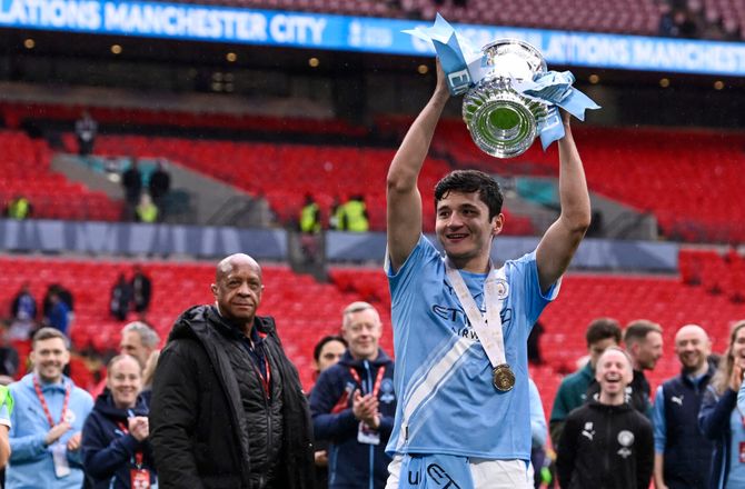 Premier League -Bekræftet: Khusanov forlænger med City