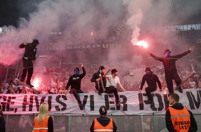 3F Superliga -FCK tager afstand: Større antal personer får 'betydelige karantæner'