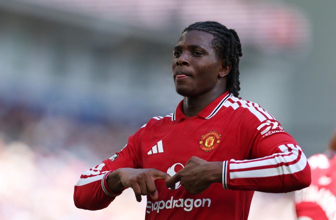Premier League -Dorgu i spil som venstreback i United