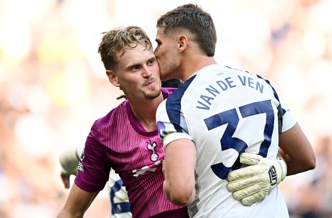 Premier League -Kinsky-forlængelse meldes på plads