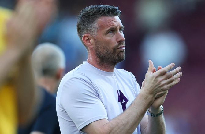 Premier League -Medie: Wolves fyrer Rob Edwards ud af det blå