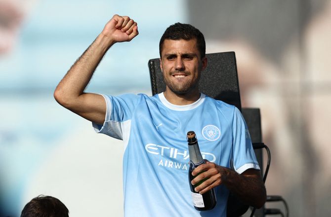 International -Medie: Barcelona byder igen på Rodri