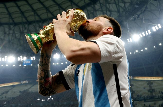 FIFA VM -Nyt VM-indløb: Hele truppen rundt om midtercirklen