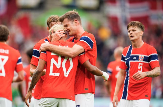 FIFA VM -VM-feber: Landsholdstrøjer revet væk i Norge