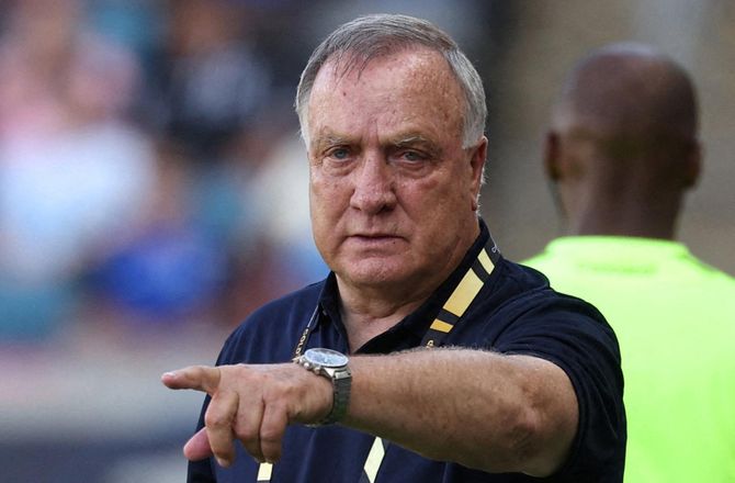 Æresdivisionen -Advocaat i angreb på ny Feyenoord-boss: Glorificeret chefscout