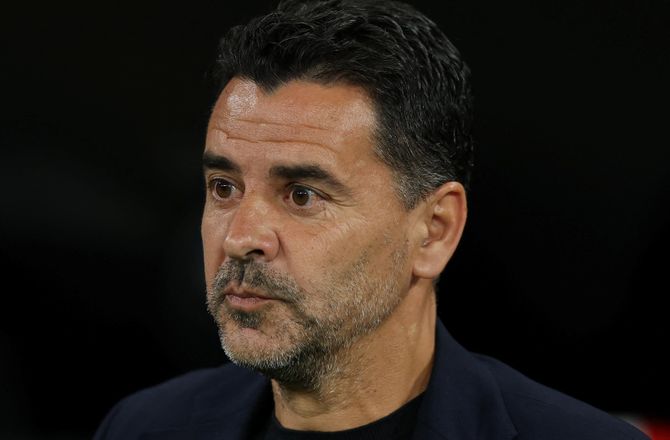 Æresdivisionen -Bekræftet: Michel er ny Ajax-træner