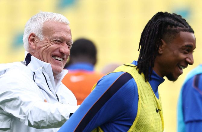 Bundesliga -Deschamps om Olises fremtid: Intet rigtigt og forkert
