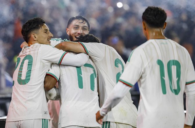 Venskabskampe -Holland sænket af Algeriet