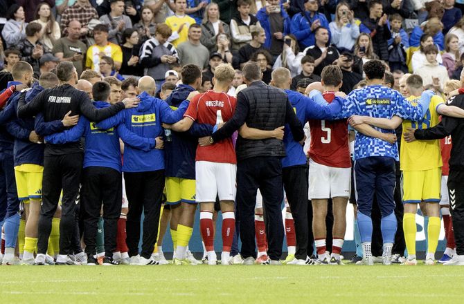 FIFA VM -Svensk VM-lejr i chok efter Eriksens kollaps