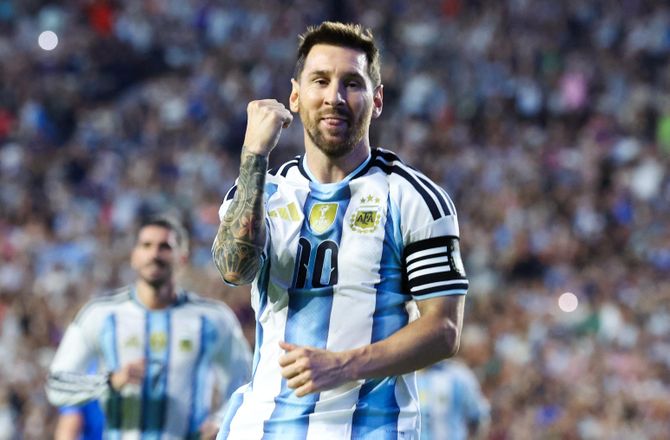 FIFA VM -VM-feber: 'Du har spillet med min far, Messi'