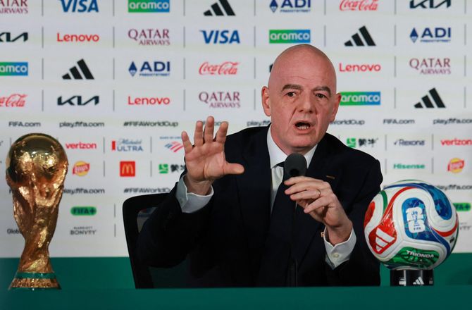 FIFA VM -Infantino maner til ro: Vi er ikke verdens konger