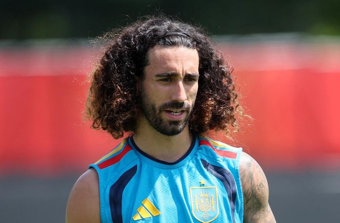FIFA VM -Cucurella lover tatovering af træner ved VM-triumf