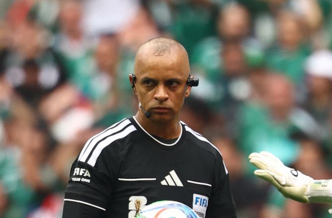 FIFA VM -VM-feber: Terminator eller VM-dommer?
