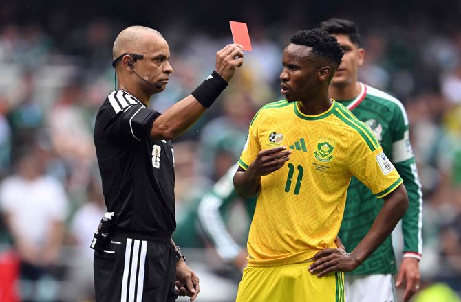 FIFA VM -Sydafrikas ni mand slår kedelig VM-rekord