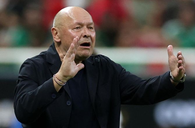 FIFA VM -VM-natten: Aldersrekord og FIFA-regelbrud