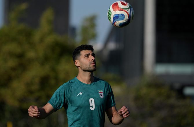 FIFA VM -Iransk stjerne langer ud: Spændingerne er tydelige