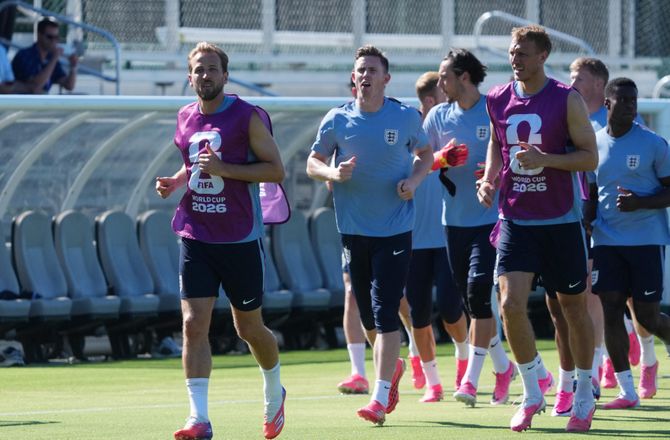 FIFA VM -VM-feber: Tornado-alarm i den engelske lejr