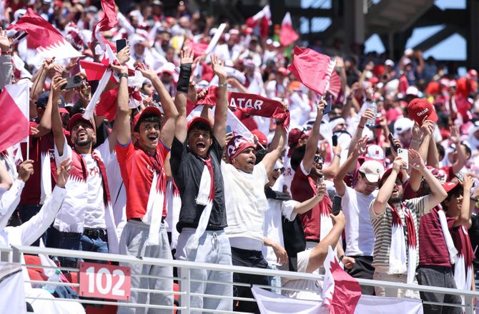 FIFA VM -Qatar flyver 1.000 fans til VM på statens regning