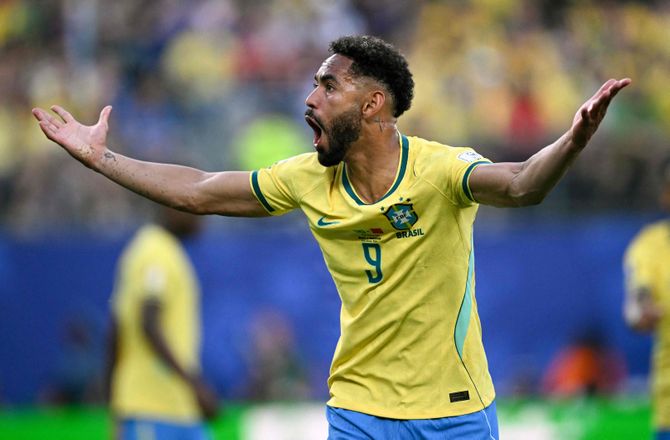 FIFA VM -Cunha kommer ind fra start for Brasilien