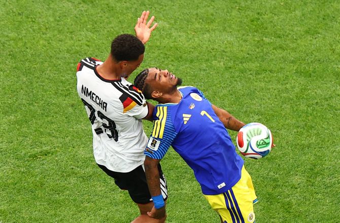 FIFA VM -LIVE: Curacao skifter ud!