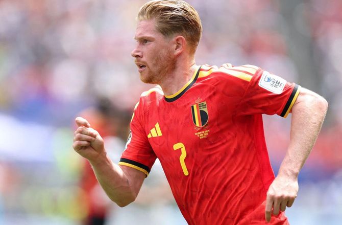 International -De Bruynes Napoli-fremtid i limbo: Har været uheldig