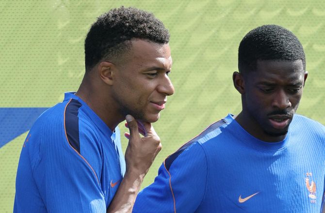 FIFA VM -Franske stjerner starter i Senegal-brag