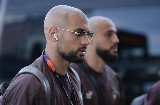 Fenerbahce -Amrabat ophæver i Fenerbahce