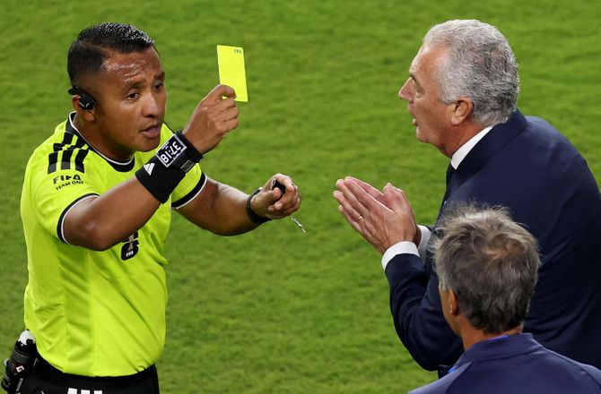 FIFA VM -Paraguays landstræner langer ud efter nye VM-regler
