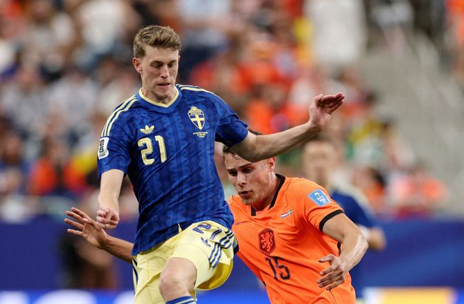 2. Bundesliga -Officielt: Wolfsburg henter Alexander Bernhardsson