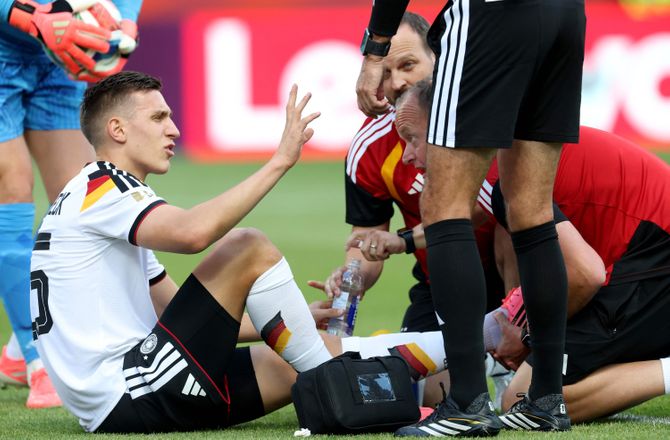 FIFA VM -Tysk frygt en realitet: Schlotterbeck er færdig ved VM