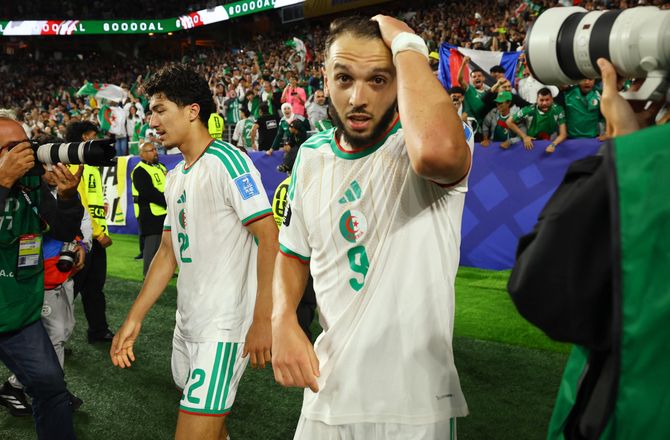 FIFA VM -Algeriets håb lever efter stærkt comeback