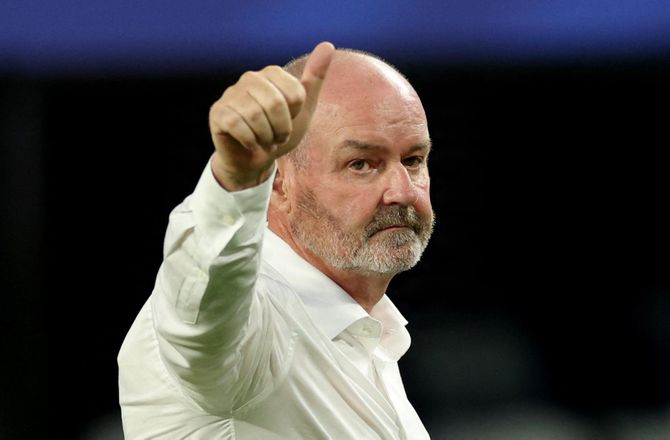 FIFA VM -VM-feber: Clarke vinker farvel