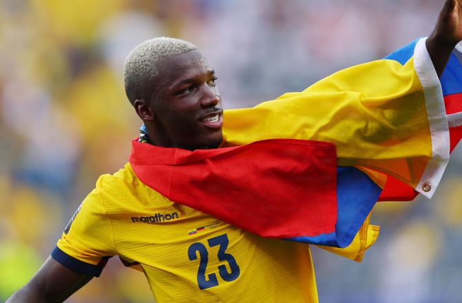 FIFA VM -Ecuador skifter anfører under VM