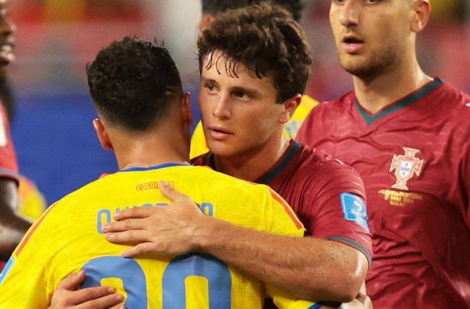 FIFA VM -VM-feber: Joao Neves deler pizza ud