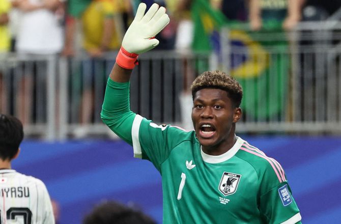 Premier League -Officielt: Aston Villa køber Zion Suzuki