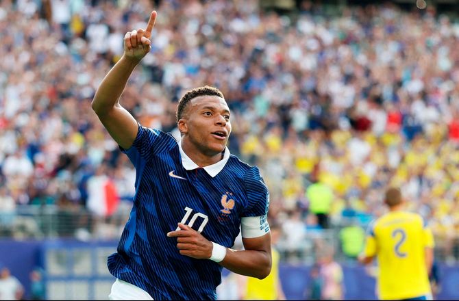 FIFA VM -Politiker svarer Mbappé igen: Vi fængslede Ronaldinho