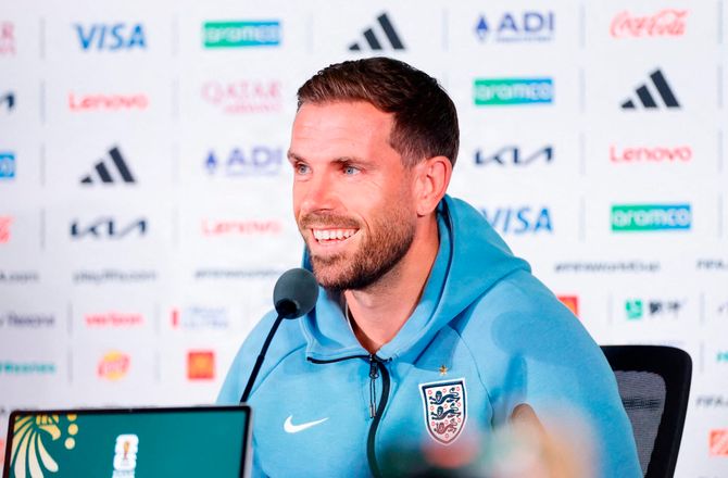 FIFA VM -2240 meters højde: Henderson joker om Viagra