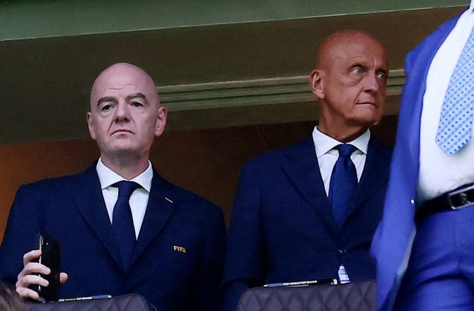 FIFA VM -Dommerchef afviser beskyldninger: Ingen kan påvirke os
