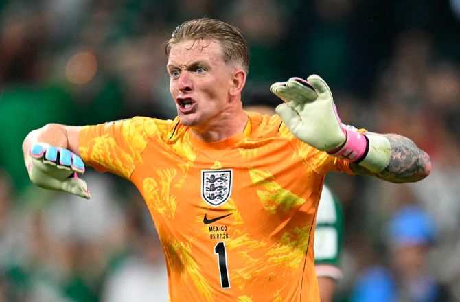 FIFA VM -Pickford blæst bagover: Her jeg hører til