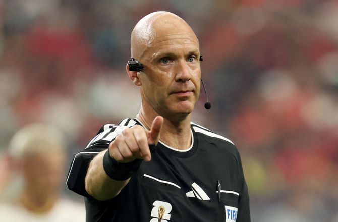 Premier League -Anthony Taylor lægger fløjten på hylden