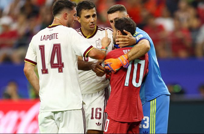 FIFA VM -Rodri undskylder til vred Silva: Begik en fejl