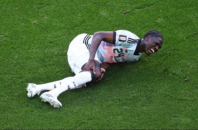 FIFA VM -Belgisk Aston Villa-profil i store smerter: Tror det er alvorligt