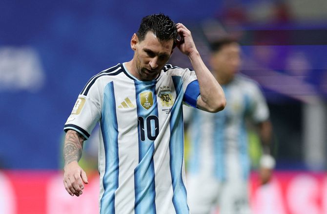 FIFA VM -Messi slår kedelig VM-rekord med brændt straffespark