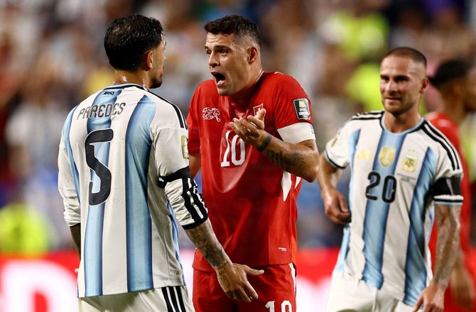 FIFA VM -Xhaka: Dommeren dræbte kampen