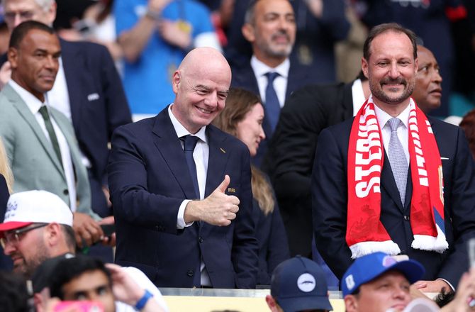 VM -Infantino i nyt stormvejr: Anklages for brud på politisk neutralitet