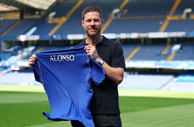 Premier League -Xabi Alonso lukker i om Granit Xhaka