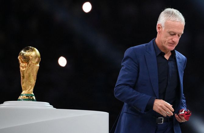 VM -Deschamps advarer: Ingen venskabskamp