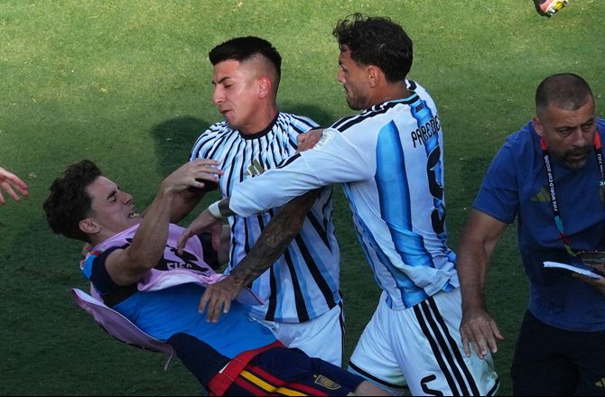 VM -Gavi forsvarer Argentina efter tumult: Burde ikke straffes
